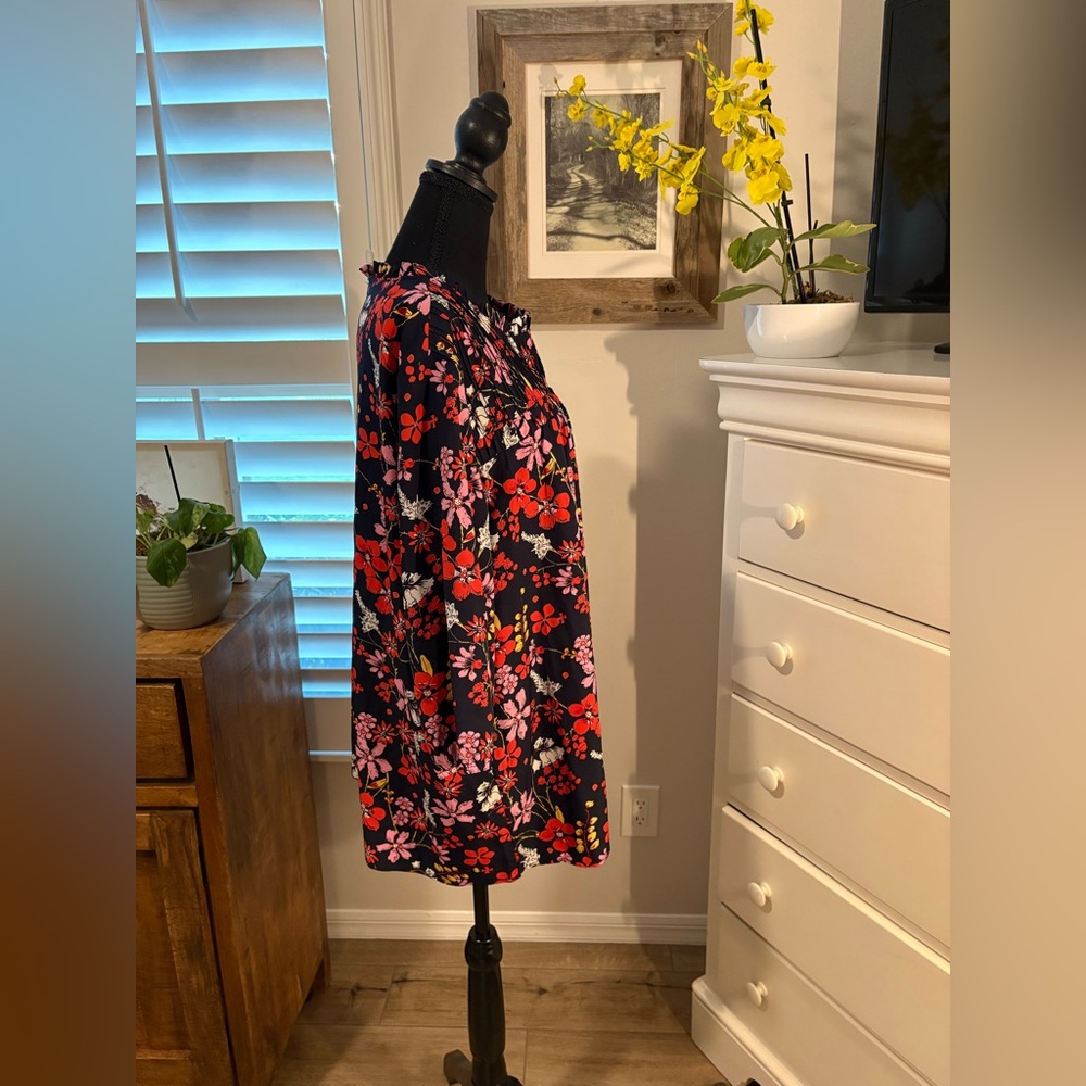 BLOOMCHIC 
Sweet Floral Blouse, Navy 22-24 - Picture 2 of 10
